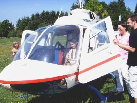 Bild: Hit-Radio ANTENNE 1 und EiszeitQuell machen Kinderträume wahr - Ein Tag mit dem Helikopter - Konrad hebt ab