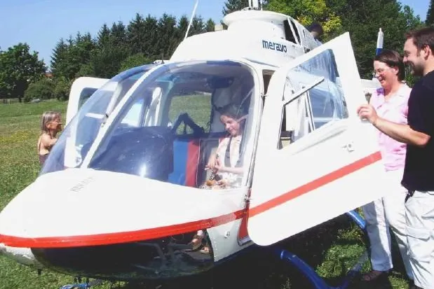Bild: Hit-Radio ANTENNE 1 und EiszeitQuell machen Kinderträume wahr - Ein Tag mit dem Helikopter - Konrad hebt ab