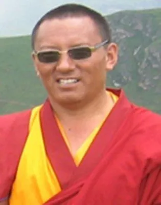 Bild: Ranghöherer tibetischer Mönch des Klosters Drango von Sicherheitsbeamten festgenommen