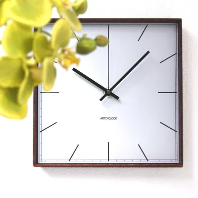 Bild: Wanduhren in attraktivem Edelrost.