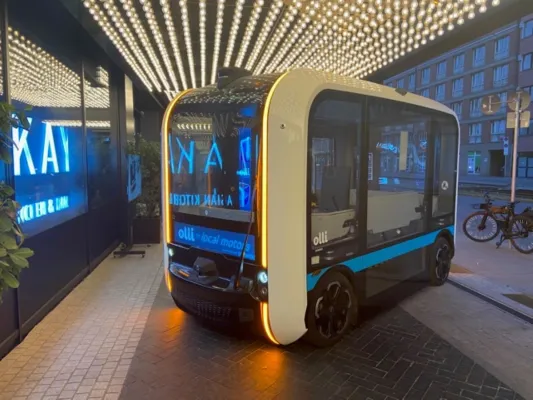 Bild: Der elektrische Bus Olli 2.0 fährt mit aus Windform gefertigten Teilen von CRP Technology 