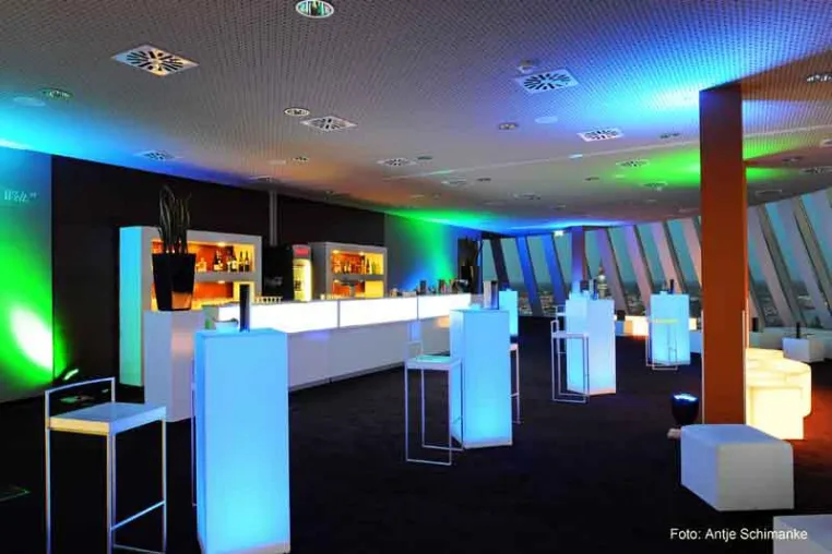 Party Rent lässt Cocktailbar des ATLANTIC Hotels Sail City in neuem Glanz erstrahlen Bild: Party Rent lässt Cocktailbar des ATLANTIC Hotels Sail City in neuem Glanz erstrahlen