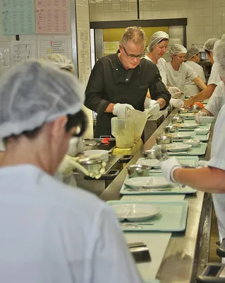 Bild: Kreiskrankenhaus St. Franziskus Saarburg investiert eine halbe Million Euro in eine neue Küche