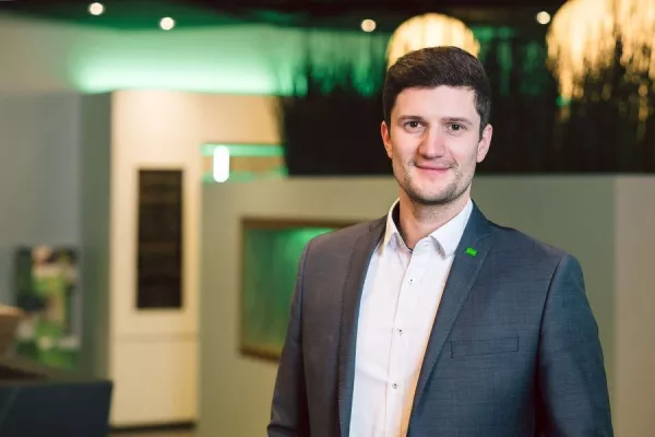 Mit neuer Manpower hinaus in die Welt Manuel Nader steigt in das Führungsteam von Loxone auf Bild: Mit neuer Manpower hinaus in die Welt Manuel Nader steigt in das Führungsteam von Loxone auf