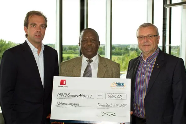 Bild: Hilfe für Uganda: Ein Notstromaggregat für die Schwesternschule