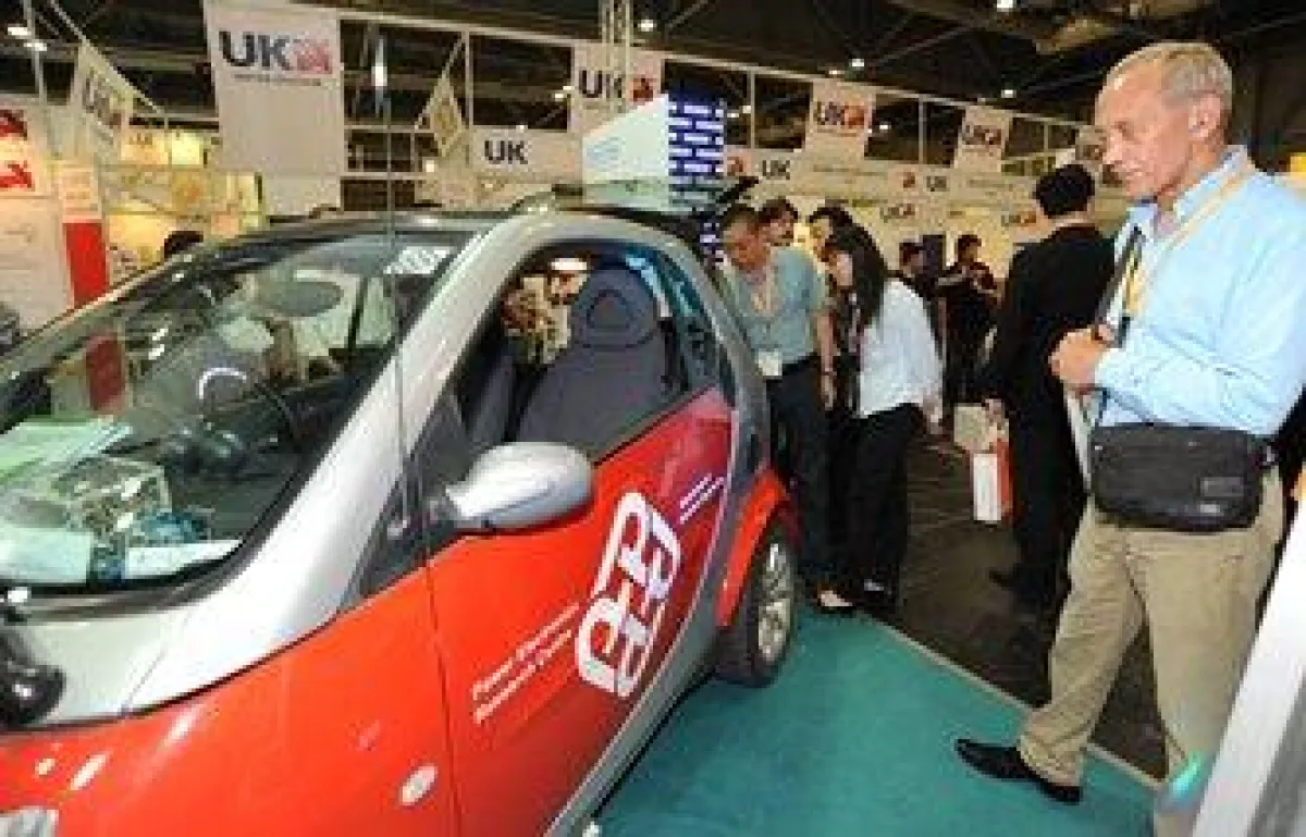 Ein Blick in die ?Electronic Vehicle Zone?: Elektrisch angetriebene Fahrräder und Autos fanden viel Interesse. Foto: HKTDC