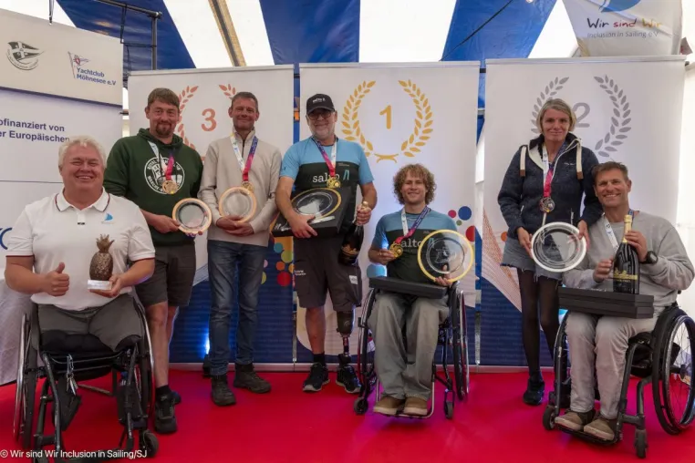 Bild: Zehnjährige auf dem Podium des Finales: So funktioniert inklusiver Regattasport