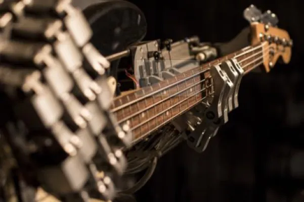 Bild: Roboter Band finanziert Album durch Crowdfunding