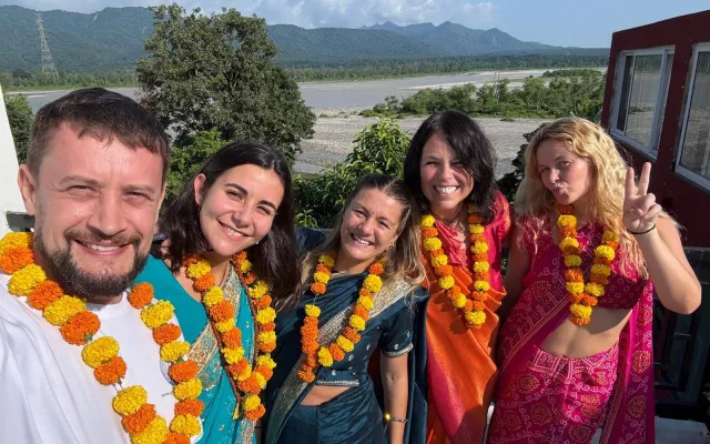 Gyan Yog Breath vermittelt eine fundierte 200h Yogalehrer Ausbildung in Rishikesh Bild: Gyan Yog Breath vermittelt eine fundierte 200h Yogalehrer Ausbildung in Rishikesh
