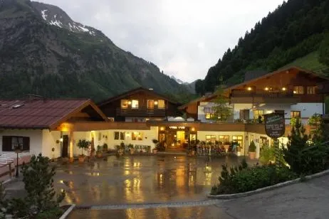 Mit den Zwergen in den Bergen: Familienurlaub im Hotel Rosenhof Bild: Mit den Zwergen in den Bergen: Familienurlaub im Hotel Rosenhof
