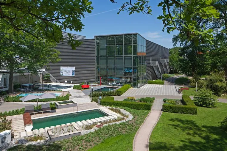 Naturpools und Schwimmteiche - Faszinierende Wasserwelten Bild: Naturpools und Schwimmteiche - Faszinierende Wasserwelten