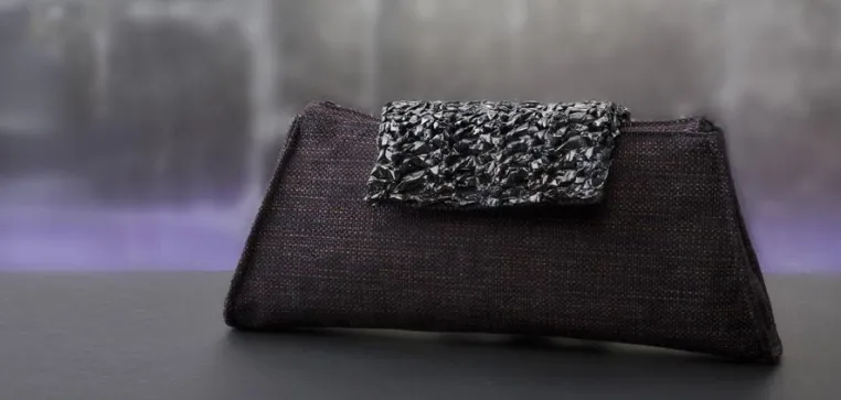 „Nitaya“ – die elegante Clutch aus recycelten Materialien Bild: „Nitaya“ – die elegante Clutch aus recycelten Materialien