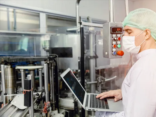 Bild: Die Wartung von Anlagen ist ein wichtiger Faktor in der Lebensmittelindustrie