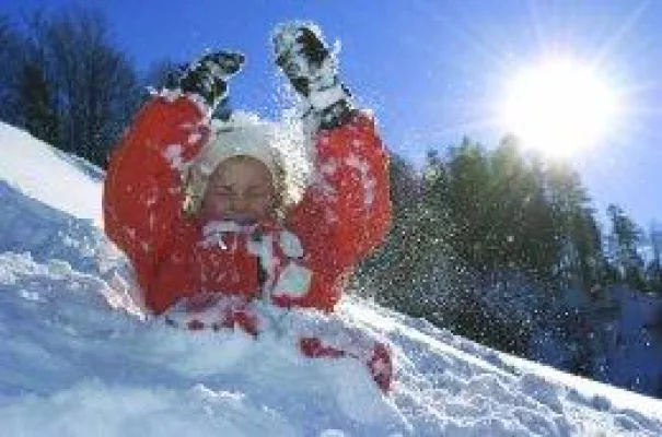 Bild: Ski-Family - Skireisen für junge Familien