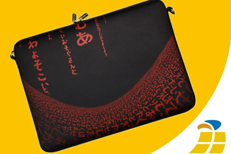 Das Laptop Sleeve für Computerspezialisten: Mit dem Matrix-Design in unergründete Parallelwelten abtauchen Bild: Das Laptop Sleeve für Computerspezialisten: Mit dem Matrix-Design in unergründete Parallelwelten abtauchen