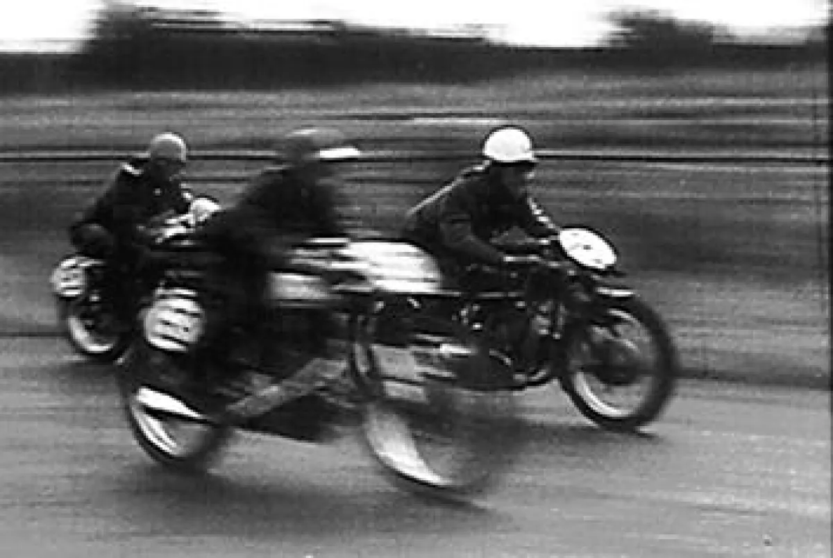 Rasant unterwegs beim Motorradrennen