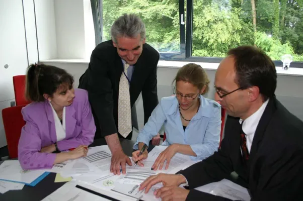 Bild: Rheinische Fachhochschule informiert über das Studium zum Medizin-Ökonom