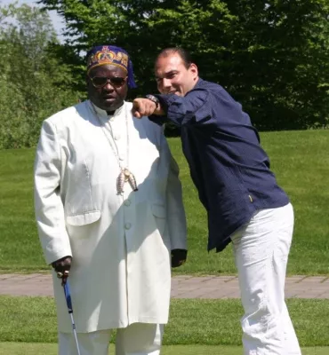 sportPROAG wird Repräsentant von König Odu Dua von Benin Bild: sportPROAG wird Repräsentant von König Odu Dua von Benin