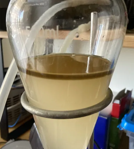 Die Spaltung mit Reinigung von wassermischbaren Kühlschmierstoffen Bild: Die Spaltung mit Reinigung von wassermischbaren Kühlschmierstoffen