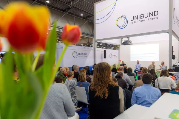 Bild: Unibund Halle – Jena – Leipzig bietet wissenschaftliche Perspektiven auf der Leipziger Buchmesse