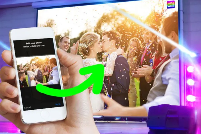 Noch kein Hochzeitsgeschenk? – mit der Selfiewall werden die Partyfotos live vom Handy an den Beamer gesendet Bild: Noch kein Hochzeitsgeschenk? – mit der Selfiewall werden die Partyfotos live vom Handy an den Beamer gesendet