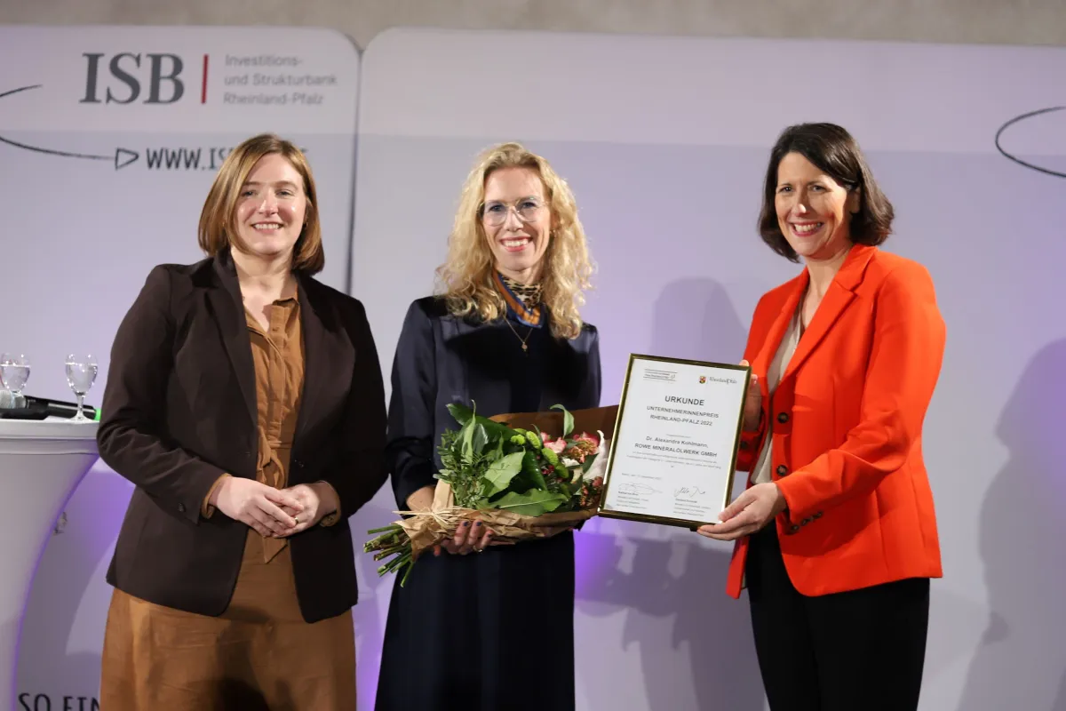 Ministerin Katharina Binz, Dr. Alexandra Kohlmann, Ministerin Daniela Schmitt (v.l.n.r.) (© ROWE)