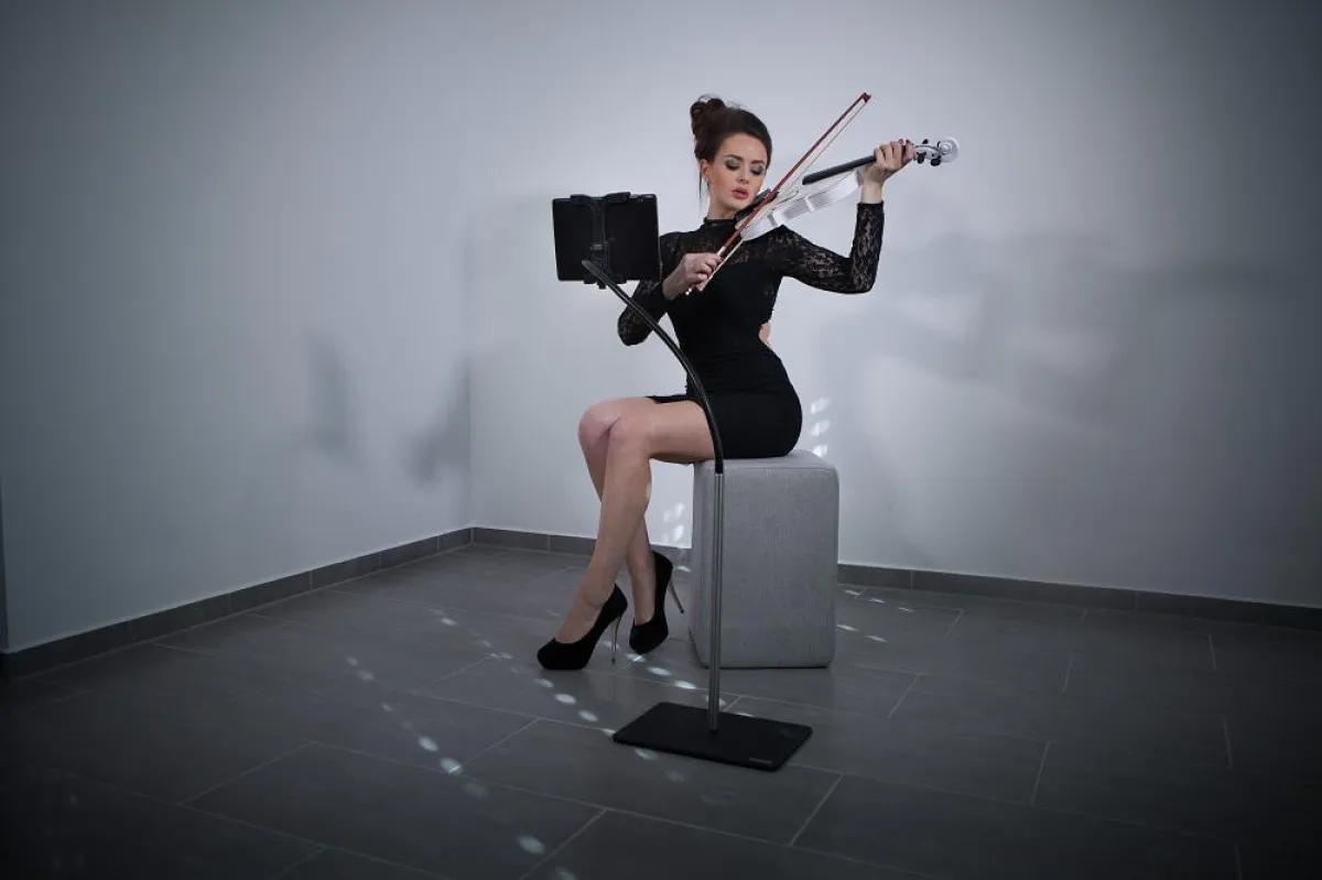 Der flexible und elegante Tabletständer ist in vielen Situationen verwendbar