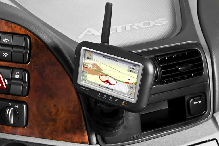 NEU - Live Ortung & Navigation für ACTROS & Co. Bild: NEU - Live Ortung & Navigation für ACTROS & Co.