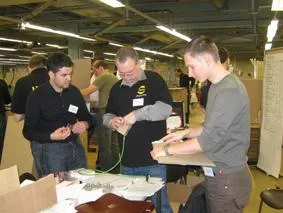 Bild: Optimale Arbeitsprozesse dank Kisten und Kartons - Workshop bei der HARTING Technologiegruppe