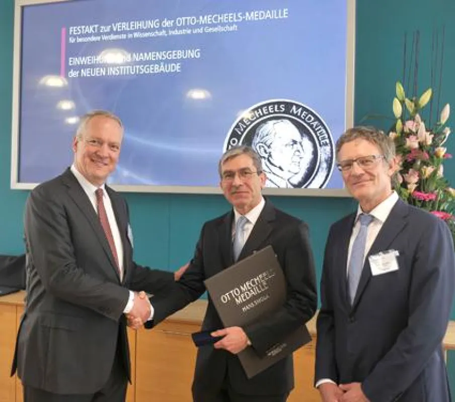 Verleihung der „Otto-Mecheels-Medaille“  an Prof. Dr. med. Hans Smola.
