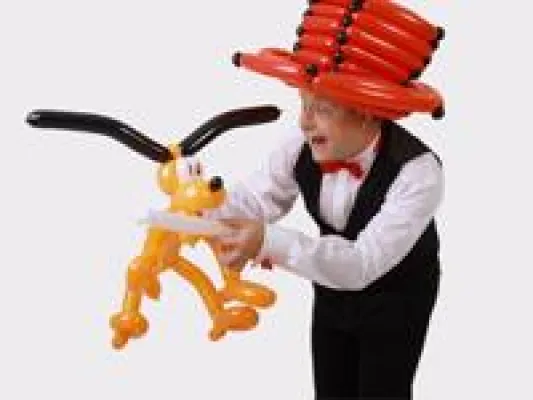 Bild: Der Ballonkünstler und Weltrekordhalter im Ballonmodellieren mit neuer Internetpräsenz