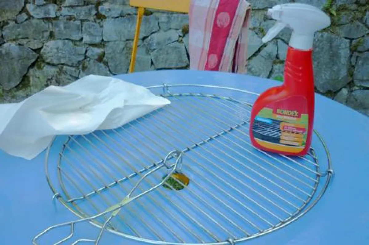 Bondex Grillreiniger – und der Grill ist ruckzuck wieder einsatzbereit.