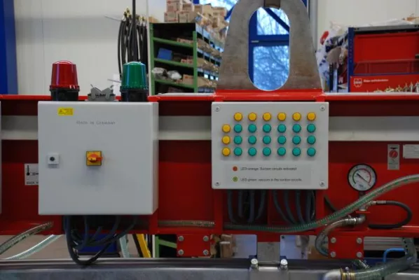 Bild: Intelligente elektronische Warneinrichtung von AERO-LIFT sorgt für optimale Sicherheit am Arbeitsplatz