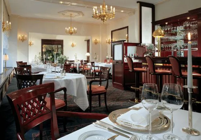 Hohe Schule: Geburtstagsmenü im legendären \"Kempinski Grill\" Bild: Hohe Schule: Geburtstagsmenü im legendären \"Kempinski Grill\"