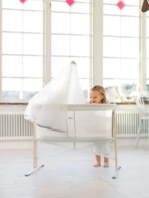 Bild: BabyBjörn Babykörbchen Harmony gewinnt red dot design award 2010 - Zeitloses Design für kleine Träumer