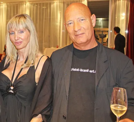 Bild: [2-2-12 – It’s two twelve] - Das offizielle Videorelease auf der Weltausstellung EXPO 2010 in Shanghai