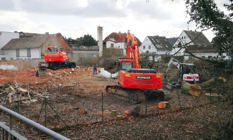 Bild: Babenhausen: Beginn der Abrissarbeiten an der Lache