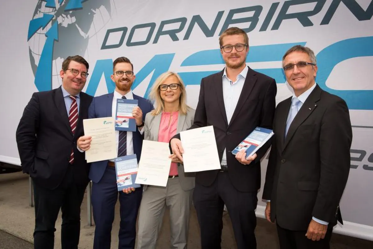 Von links: Prof. Dr. Gunnar Seide, Dr. Andreas De Palmenaer, Dr. Gisa Wortberg, Dr. Markus Beckers, Prof. Dr. Thomas Gries (alle ITA). (L&M Marketing)