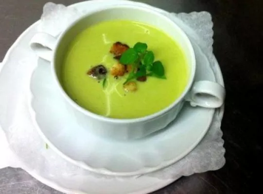 Mit Praxis & Theorie zum Wildkräuter-Führerschein im Enztal Bild: Mit Praxis & Theorie zum Wildkräuter-Führerschein im Enztal