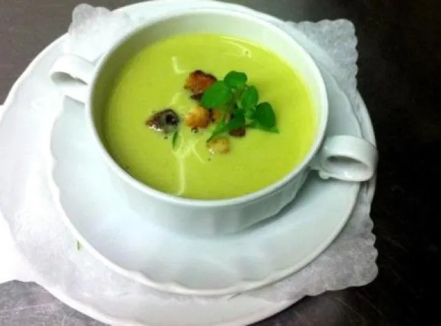 Mit Praxis & Theorie zum Wildkräuter-Führerschein im Enztal Bild: Mit Praxis & Theorie zum Wildkräuter-Führerschein im Enztal