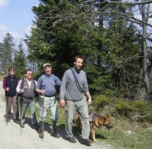 Das Fichtelgebirge spüren statt sehen - Wanderungen von und für Sehbehinderte Bild: Das Fichtelgebirge spüren statt sehen - Wanderungen von und für Sehbehinderte
