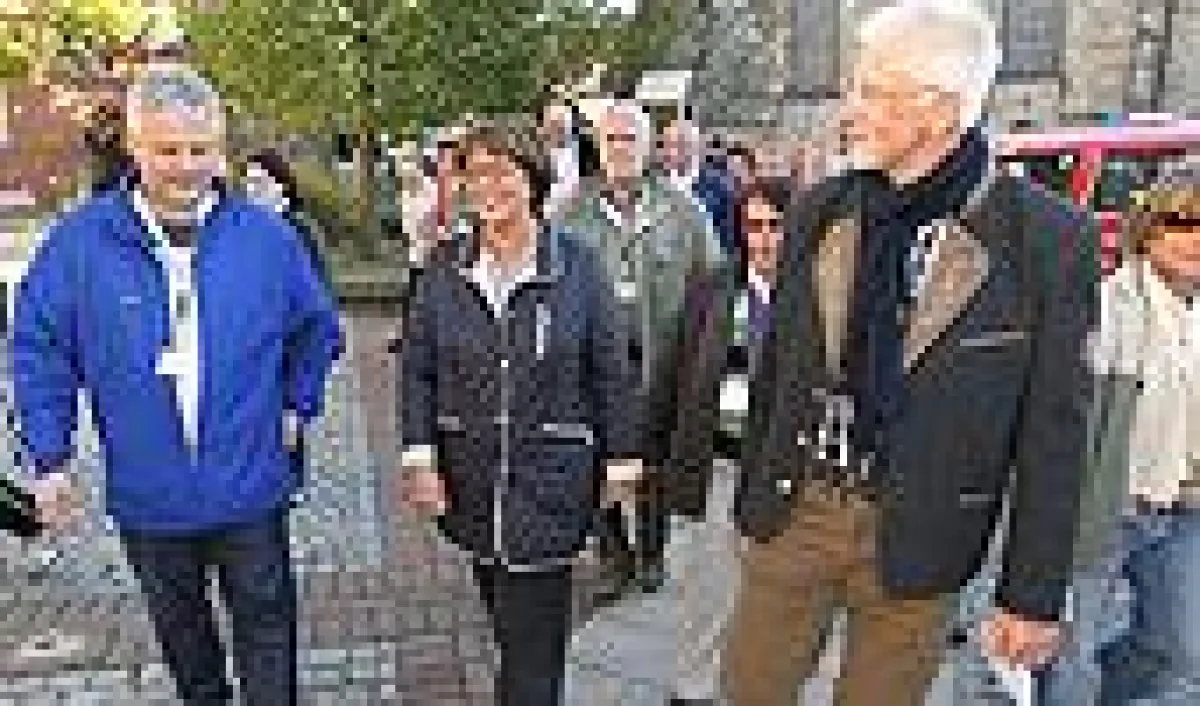 Prominenz an der Spitze der 3.000 Schritte-Aktion in Obernkirchen