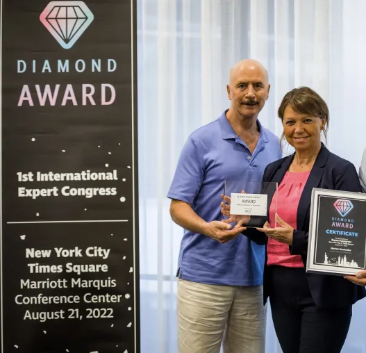 Bild: Diamond AWARD für Marion Masholder in New York City