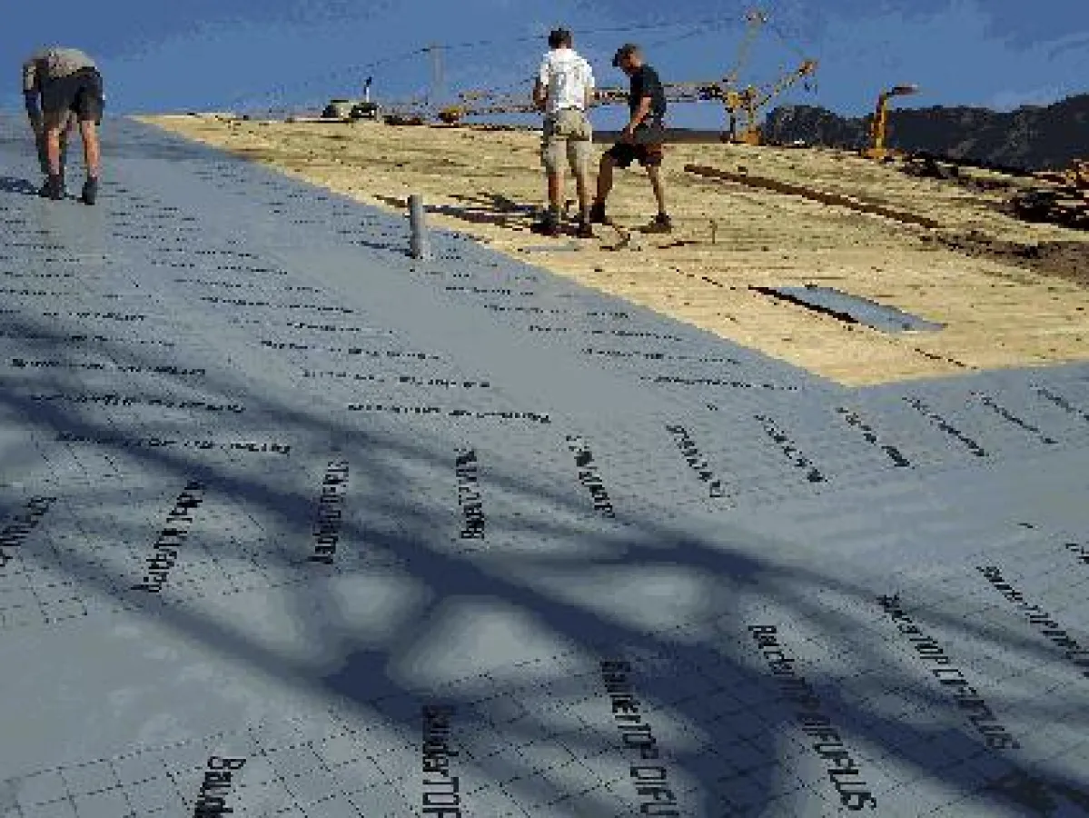 Die neue Steildach-Kunststoffdachbahn BauderTOP DIFUPLUS setzt neue Maßstäbe in Sachen Vielseitigkeit