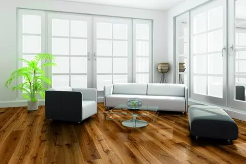 Neuer „alter“ Boden - „Gereifte“ Holzdielen dank used-look-Technik Bild: Neuer „alter“ Boden - „Gereifte“ Holzdielen dank used-look-Technik