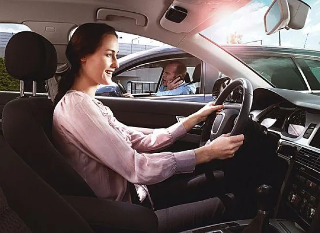 Bild: DictaTeam integriert Jabra Freeway Freisprechanlage in Smartphone Diktatlösung dictate on demand mobile