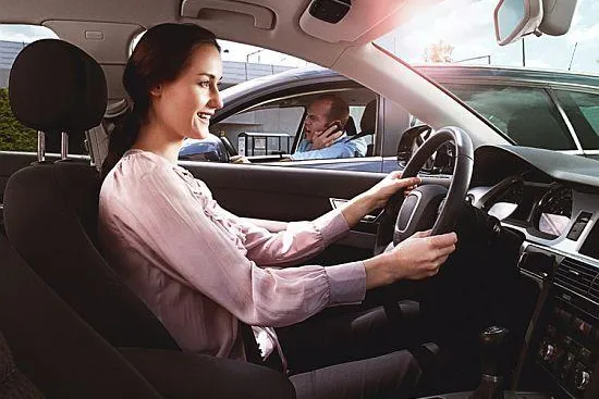Bild: DictaTeam integriert Jabra Freeway Freisprechanlage in Smartphone Diktatlösung dictate on demand mobile