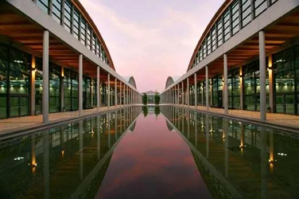 NEUE 1 MW PHOTOVOLTAIKANLAGE AUF DEM PARKPLATZ WEST DER MESSE RIMINI Bild: NEUE 1 MW PHOTOVOLTAIKANLAGE AUF DEM PARKPLATZ WEST DER MESSE RIMINI