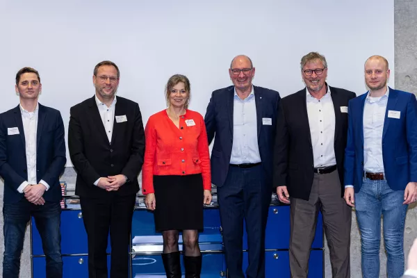 Bild: Unternehmen im Dialog: Stadtentwicklungsverband Ulm/Neu-Ulm zu Gast bei der Julius Gaiser GmbH