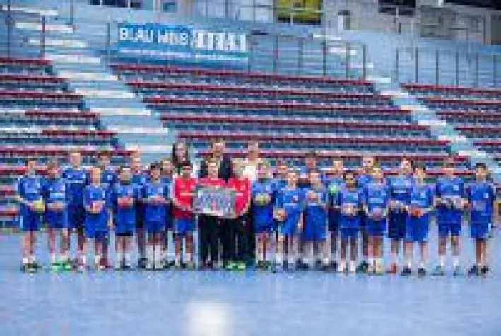 Bild: Bestens gekleidet in die Saison